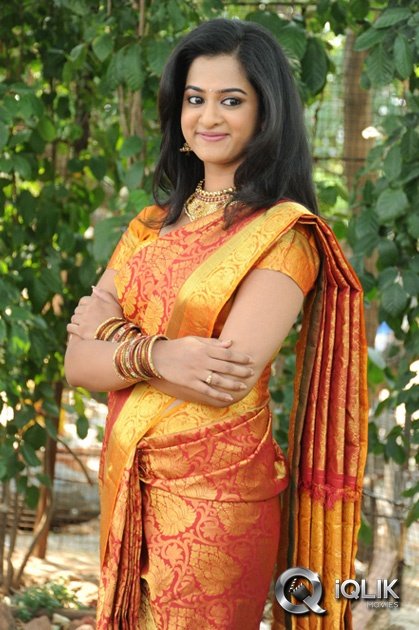 Nanditha-at-Krishnamma-Kalipindi-Iddarini-Movie-Opening